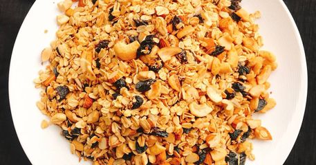 Ngũ Cốc Yến Mạch Mamafood 180g - Thơm Ngon Bổ Dưỡng, Mix 6 Loại Hạt & Trái Cây, Hỗ Trợ Giảm Cân, Thích Hợp Cho Người Ăn Kiêng