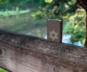 Bật Lửa Zippo 49685 Star of David Design - Bật Lửa Đồng Thau Khắc Biểu Tượng Tâm Linh Do Thái, Quà Tặng Độc Đáo