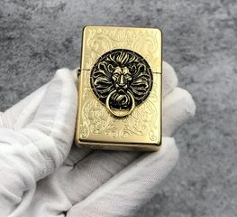 Bật lửa Zippo Lion Guard Gold ZA-1-35A Màu Vàng Sang Trọng - Họa Tiết Đầu Sư Tử Quyền Uy, Bền Bỉ, Dễ Dàng Sử Dụng