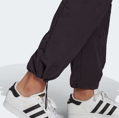Bộ Thể Thao Nữ Adidas Adicolor Classic Boiler GN2781 Màu Đen - Thời Trang Năng Động, Chất Liệu Cao Cấp, Phù Hợp Tập Gym