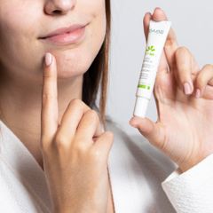 Gel chấm mụn Babe Stop AKN Spot Control 8ml - Giảm sưng viêm, gom cồi, kháng khuẩn cho da mụn hiệu quả.