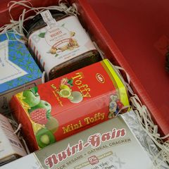 Hộp quà Tết Happybox Xuân Đoàn Viên HPH004 - Quà Tết Ý Nghĩa, Đủ Hương Vị & Sắc Màu Thích Hợp Tặng Người Thân, Bạn Bè