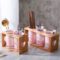 Set ống đựng đũa sứ hồng cao cấp kèm kệ gỗ và khay hứng nước - Dụng cụ nhà bếp đẹp mắt, sang trọng