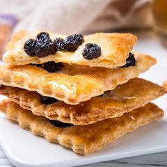 Bánh Nướng Nho Khô Heike-Pie Sanritsu Nhật Bản - Snack Ngon Miệng, Giàu Din Bang Creatine, Ăn Vặt Lý Tưởng Cho Mọi Thời Gian