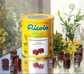 Kẹo ngậm thảo mộc Ricola Schweizer Kräuterzucker 250g - Hỗ trợ giảm ho, làm dịu cổ họng, không đường, hương vị tự nhiên từ 13 loại thảo mộc Đức.