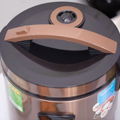 Nồi cơm điện Chefman CM-1218 1.8L - Thiết kế sang trọng, công nghệ nấu hiện đại, giữ ấm, phù hợp cho gia đình 4-6 người.