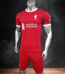 Bộ Quần Áo Thể Thao Câu Lạc Bộ Liverpool 23/24 - Áo Thun Đỏ Chất Liệu Dri-FIT, Logo Sắc Nét, Dành Cho Fan Bóng Đá