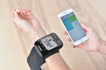 Máy Đo Huyết Áp Cổ Tay Omron Hem 6232T - Kết Nối Bluetooth, Theo Dõi Sức Khỏe Tim Mạch, Thiết Kế Nhỏ Gọn, Đầy Đủ Tính Năng
