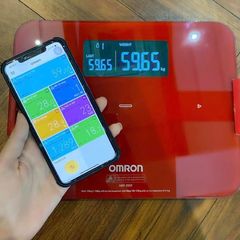 Máy đo thành phần cơ thể Omron HBF-255T với Bluetooth - Đo chỉ số sức khỏe, mỡ cơ thể, BMI cho gia đình đến 135kg