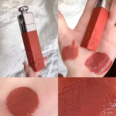 Son kem Dior Addict Lip Tint 421 Natural Beige cam đất - Chất son mỏng nhẹ, bám màu lâu, phong cách tự nhiên, hoàn hảo cho phái đẹp.
