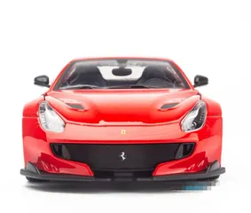 Mô hình xe ô tô Ferrari F12tdf 1:24 Bburago - Mô phỏng chi tiết siêu xe thể thao kim loại chắc chắn, quà tặng lý tưởng cho tín đồ đam mê xe hơi.