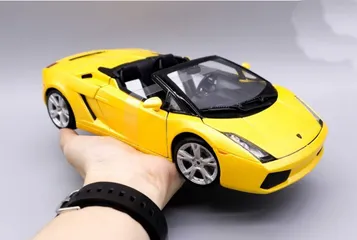 Mô hình xe ô tô Lamborghini Gallardo Spyder 1:18 Bburago - Chi tiết tinh xảo, khung kim loại chắc chắn, phù hợp trưng bày hoặc làm quà tặng.