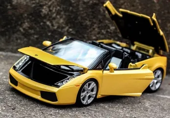 Mô hình xe ô tô Lamborghini Gallardo Spyder 1:18 Bburago - Chi tiết tinh xảo, khung kim loại chắc chắn, phù hợp trưng bày hoặc làm quà tặng.