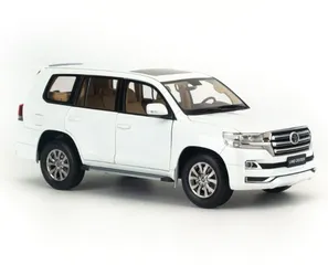 Mô Hình Xe Ô Tô Toyota Land Cruiser LC200 1:18 Kengfai - Chi Tiết Tinh Xảo, Quà Tặng Độc Đáo Cho Người Hâm Mộ Xe Cổ Điển