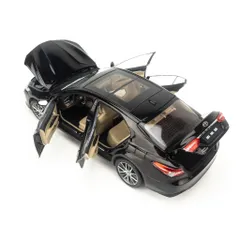 Mô hình xe Toyota Camry 2021 1:18 Paudi - Chi tiết kim loại bền, lốp cao su, quà tặng hoàn hảo cho người yêu xe hơi.
