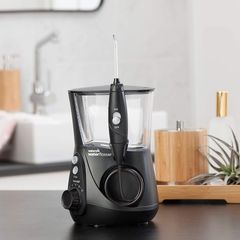 Máy tăm nước Waterpik Ultra Professional WP - Đầu tăm xoay 360 độ, 10 cấp áp lực, bộ 7 đầu tăm, dung tích 650ml, vệ sinh răng miệng hiệu quả