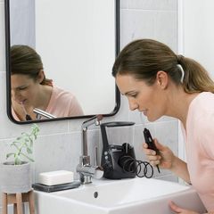 Máy tăm nước Waterpik Ultra Professional WP - Đầu tăm xoay 360 độ, 10 cấp áp lực, bộ 7 đầu tăm, dung tích 650ml, vệ sinh răng miệng hiệu quả