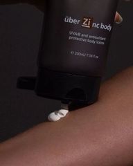 Kem Chống Nắng Body Phổ Rộng Synergie Skin UberZinc Body 200ml - Bảo Vệ Da Tối Ưu, Không Nhờn, Phù Hợp Mọi Loại Da