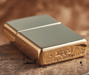 Bật Lửa Zippo 49060 Armor Thiết Kế Biểu Tượng Kim Tự Tháp Ai Cập - Vỏ Đồng Vàng Bóng, Viền Pha Lê Swarovski, Quà Tặng Độc Đáo