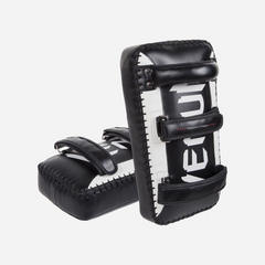 Đệm Tập Luyện Đấm Đá Venum Giant Kick Pads Đen/Bạc - Dụng Cụ Thể Thao Hút Lực, Phù Hợp Cho Boxer và MMA
