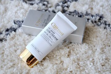 Kem Chống Nắng Sáng Da Q10 Time UV Shield SPF 50 - Dưỡng Trắng, Ngăn Ngừa Tia UV, Phù Hợp Với Da Nhạy Cảm 50ml