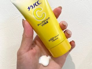 Kem Chống Nắng Rohto Melano CC Brightening UV Essence SPF50+/PA++++ - Bảo Vệ Da, Làm Sáng Đều Màu Da Với Vitamin C Từ Nhật Bản