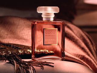 Nước hoa nữ Chanel Coco Mademoiselle - Hương thơm quyến rũ, sang trọng với cam quýt & xạ hương trắng, món quà hoàn hảo cho phái đẹp.