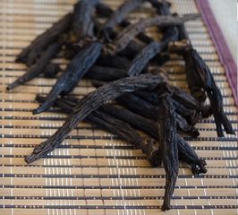 Hắc Sâm Củ Khô Hộp Thiếc 300gr Geumsan Hàn Quốc - Tăng Cường Sức Khỏe, Quà Tặng Cao Cấp Dành Cho Người Thân