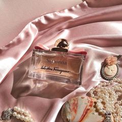 Nước hoa Salvatore Ferragamo Signorina EDP - Hương nước hoa nữ thanh lịch, tươi tắn, trẻ trung, mang đậm phong cách Ý.