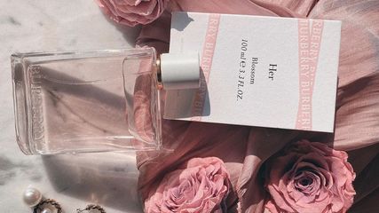 Nước hoa nữ Burberry Her Blossom EDT 2019 - Hương Hoa Mẫu Đơn, Cam Quýt - Phong Cách Thanh Lịch, Dịu Dàng, Quà Tặng Hấp Dẫn
