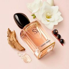 Nước hoa nữ Giorgio Armani Sì EDP - Hương hoa quyến rũ, ngọt ngào với bergamot, hoa hồng và vanilla, lưu hương lâu đến 12 giờ