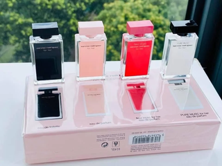 Set Nước Hoa Narciso Rodriguez For Her 4 Chiếc (7.5ml/Chiếc) - Hương Thơm Tinh Tế, Sang Trọng Dành Cho Phụ Nữ