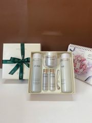 Bộ sản phẩm dưỡng trắng da Ohui Extreme White - Bao gồm 5 sản phẩm chống lão hóa, cung cấp độ ẩm và làm sáng da hiệu quả.