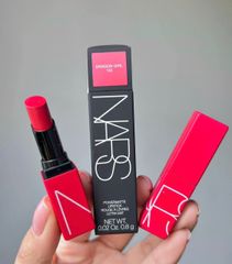 Son môi lì màu đỏ ruby pha hồng Nars 132 Dragon Girl