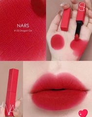 Son môi lì màu đỏ ruby pha hồng Nars 132 Dragon Girl