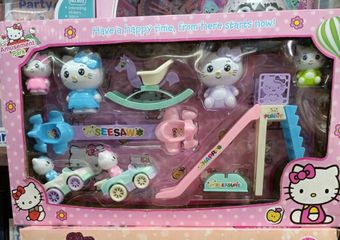 Đồ Chơi Nhà Búp Bê Khu Vui Chơi Mèo Hello Kitty 99602-3 - Bộ Đồ Chơi Giải Trí Với Cầu Trượt Và Xích Đu, Quà Tặng Dễ Thương Cho Trẻ Em