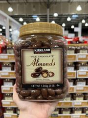 Socola sữa bọc Hạnh Nhân Kirkland Milk Chocolate Almonds Mỹ 1,36kg