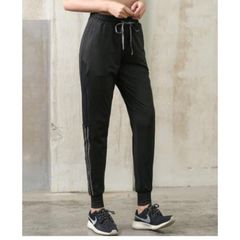 Quần Jogger Nữ Phối Lưới Sọc Trắng Tập Gym Thể Thao Yoga - Chất Liệu Co Dãn, Thấm Hút Mồ Hôi, Siêu Đẹp
