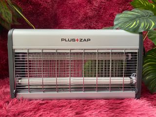 Đèn bắt muỗi PZ3-30AL Pluszap - Đèn diệt côn trùng nhập khẩu Anh Quốc, công suất 30W, hiệu quả cho không gian 80m2, bảo hành 24 tháng.