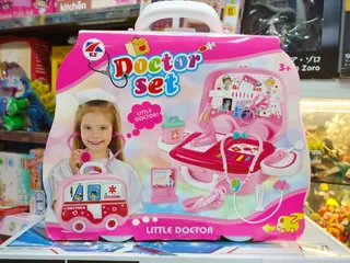 (889-97) Little Doctor Set Đồ chơi vali bác sĩ, đồ chơi y tế đựng trong hộp hình chiếc xe ô tô