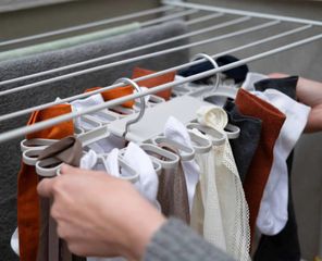Móc Treo Đồ Nhỏ Hình Cánh Hoa Joseph Joseph 50052 - Móc Treo Thông Minh, Chứa Tới 32 Món Đồ Nhỏ, Tiết Kiệm Không Gian