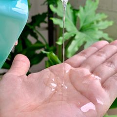 Dung dịch vệ sinh phụ nữ Orasic Sắc Ngọc Khang 100ml - Làm sạch tự nhiên, dưỡng ẩm và khử mùi hiệu quả, an toàn cho sức khỏe.