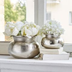 Bộ bình cắm hoa Loberon Clément - 2 chiếc nhôm đúc sang trọng, trang trí đẹp cho phòng khách, bàn ăn, tặng quà ý nghĩa.