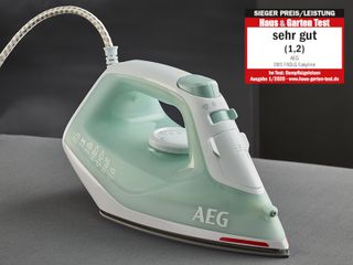 Bàn là hơi nước AEG DB1740LG - Công suất 2400W, Hơi nước mạnh 110g, Đế gốm chống dính, Thiết kế tiện dụng, An toàn sử dụng