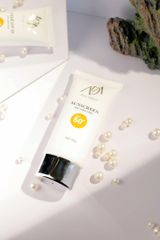 Kem Chống Nắng ADA Cosmetic Sunscreen SPF50+ PA+++(50g)