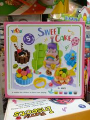 Bộ đồ chơi đất nặn làm bánh (5832) YiQis Sweet Cake - Sáng tạo với bột nặn nhiều màu sắc và phụ kiện làm bánh cho trẻ em