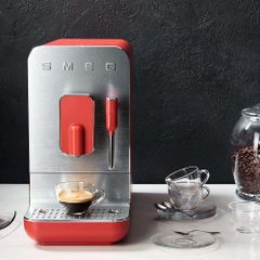 Máy pha cà phê tự động SMEG BCC02 - Thiết kế đẹp, chức năng tạo bọt sữa, hoàn hảo cho Latte và Cappuccino