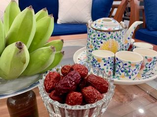 Táo Đỏ Hàn Quốc Sấy Khô Nguyên Quả Hộp 1kg - Quà Tặng Dinh Dưỡng Tuyệt Vời Cho Mẹ Bầu, Người Thiếu Máu, Và Người Suy Nhược