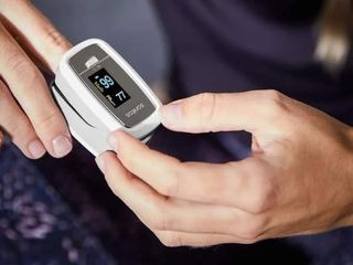 Máy Đo Nồng Độ Oxy và Nhịp Tim SANITAS SP025 - Thiết Bị Chăm Sóc Sức Khỏe Chính Xác với Màn Hình OLED Dễ Đọc, Thích Hợp Cho Người Có Bệnh Tim, Phổi