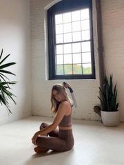 Máy Massage Lyric Therapeutic - Thiết Bị Massage Trị Liệu Cảm Ứng, Sạc Không Dây, 4 Đầu Massage Cho Cơ Thể Khỏe Mạnh